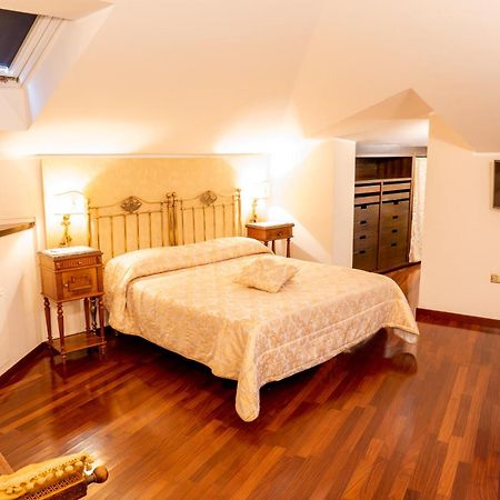 Real Borbone Panzió Caserta Szoba fotó