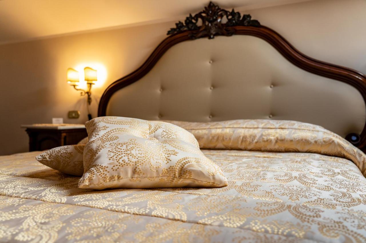 Real Borbone Panzió Caserta Kültér fotó