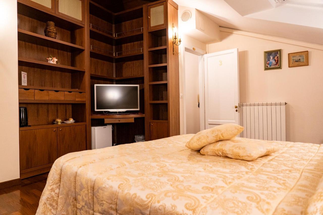 Real Borbone Panzió Caserta Kültér fotó
