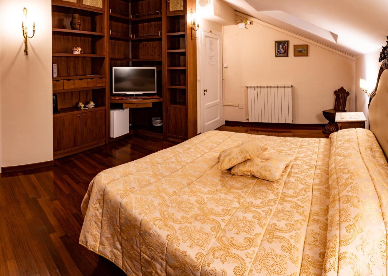 Real Borbone Panzió Caserta Kültér fotó
