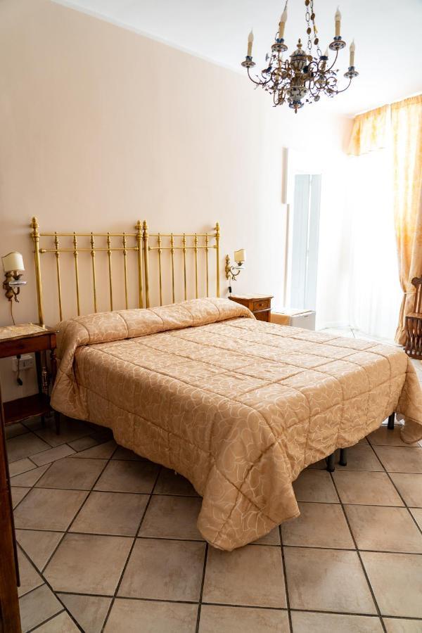 Real Borbone Panzió Caserta Kültér fotó